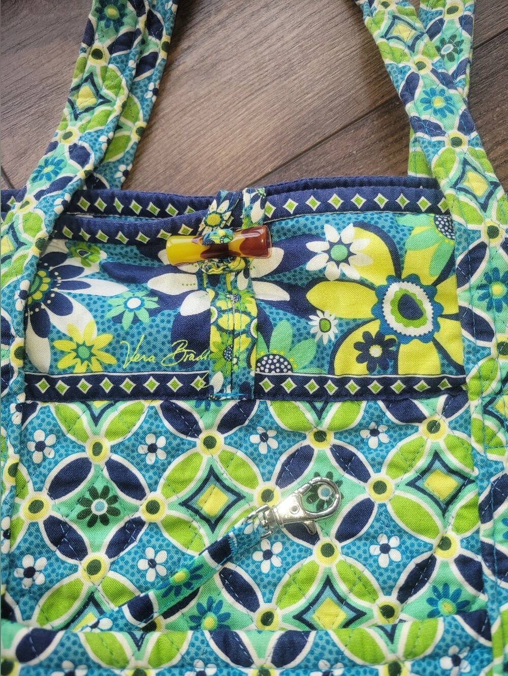 Vera Bradley Large Daisy Daisy Tote. - Picture 2 of 5